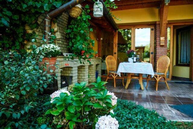 Siesta Vendeghaz Villa Егер Екстериор снимка