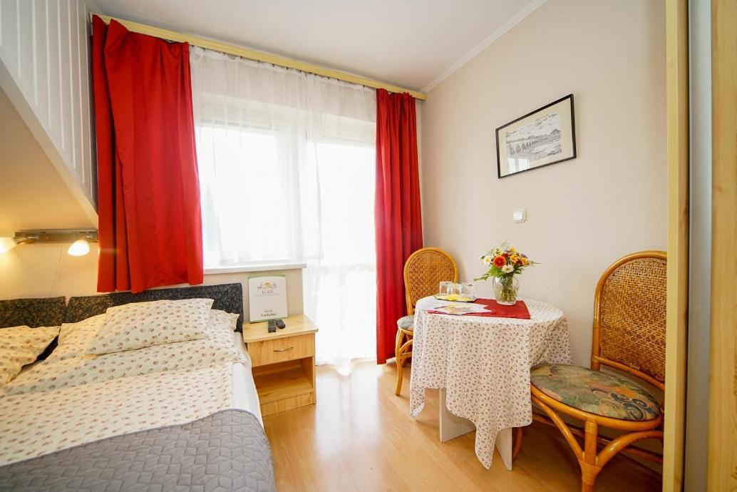 Siesta Vendeghaz Villa Егер Екстериор снимка